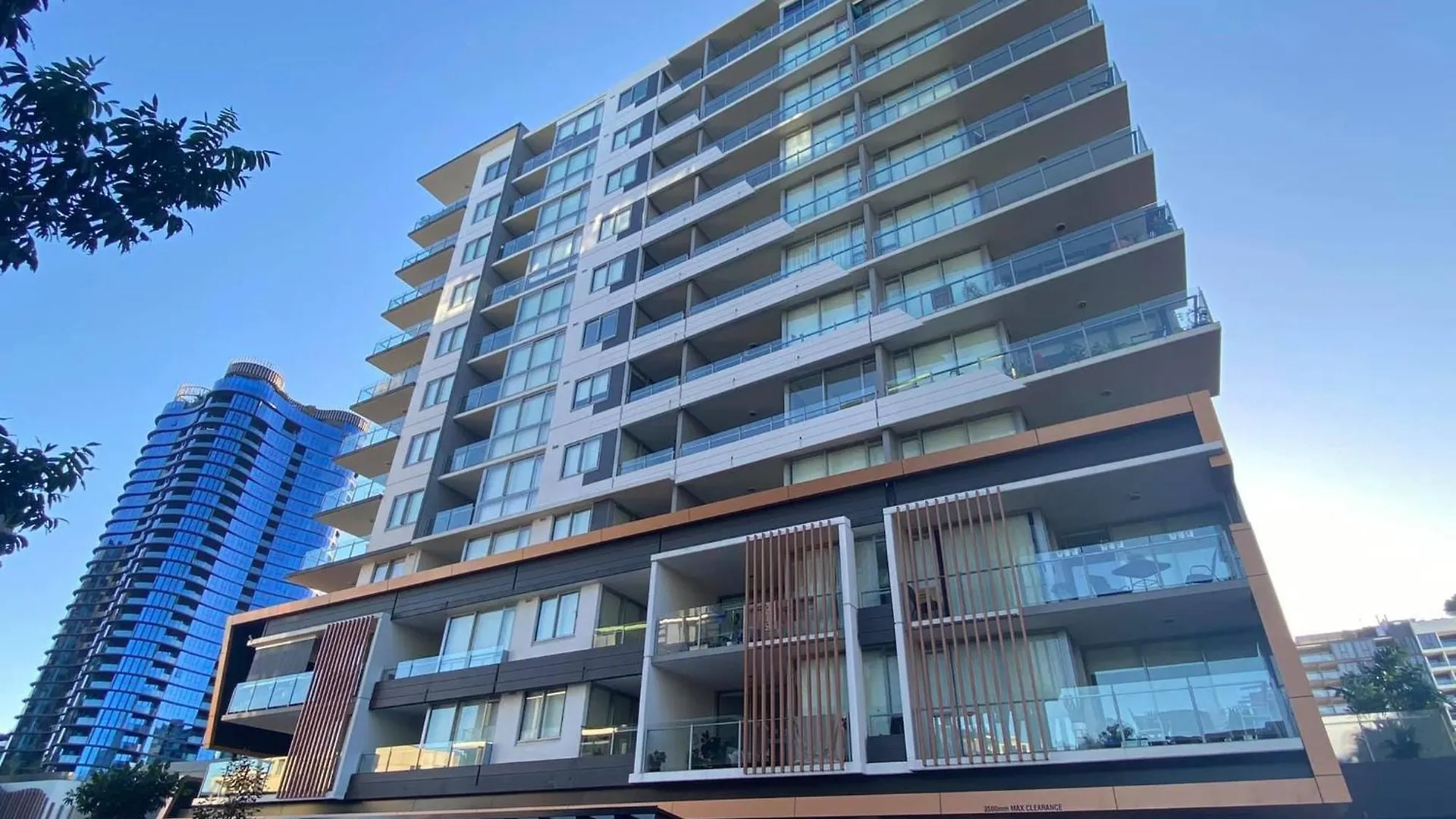 Apartment Luxury 2 Bedroom Apt Near South Bank With Free Car Park, Pool, City Views And Sofa Bed Brisbane