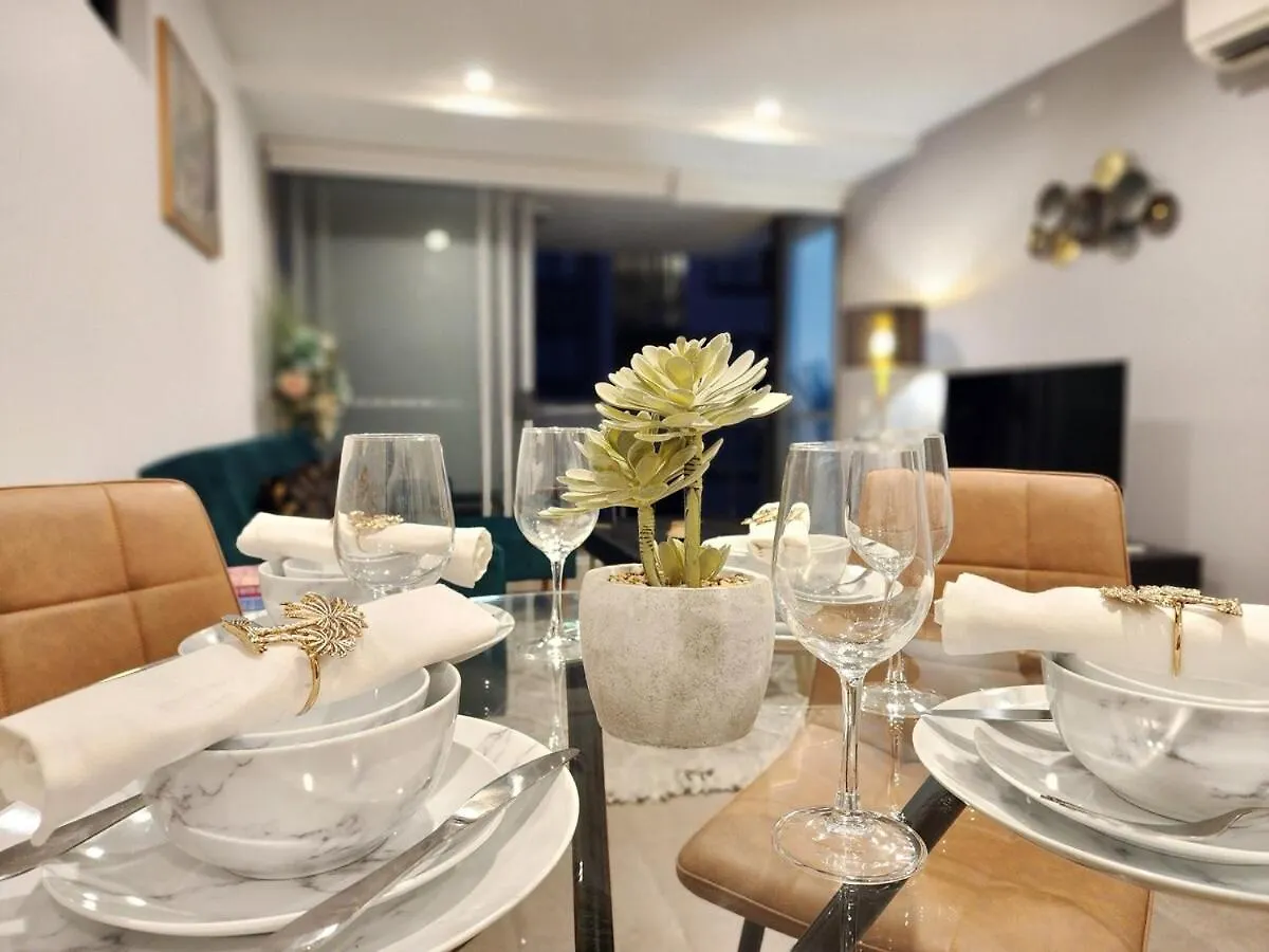Luxury 2 Bedroom Apt Near South Bank With Free Car Park, Pool, City Views And Sofa Bed Brisbane Apartment