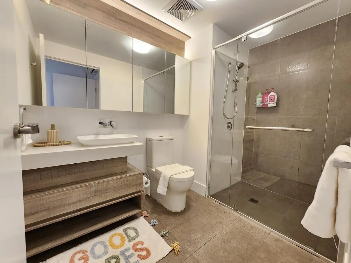 Luxury 2 Bedroom Apt Near South Bank With Free Car Park, Pool, City Views And Sofa Bed Brisbane