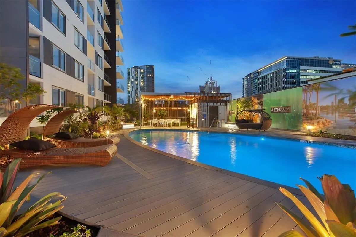 Luxury 2 Bedroom Apt Near South Bank With Free Car Park, Pool, City Views And Sofa Bed Brisbane