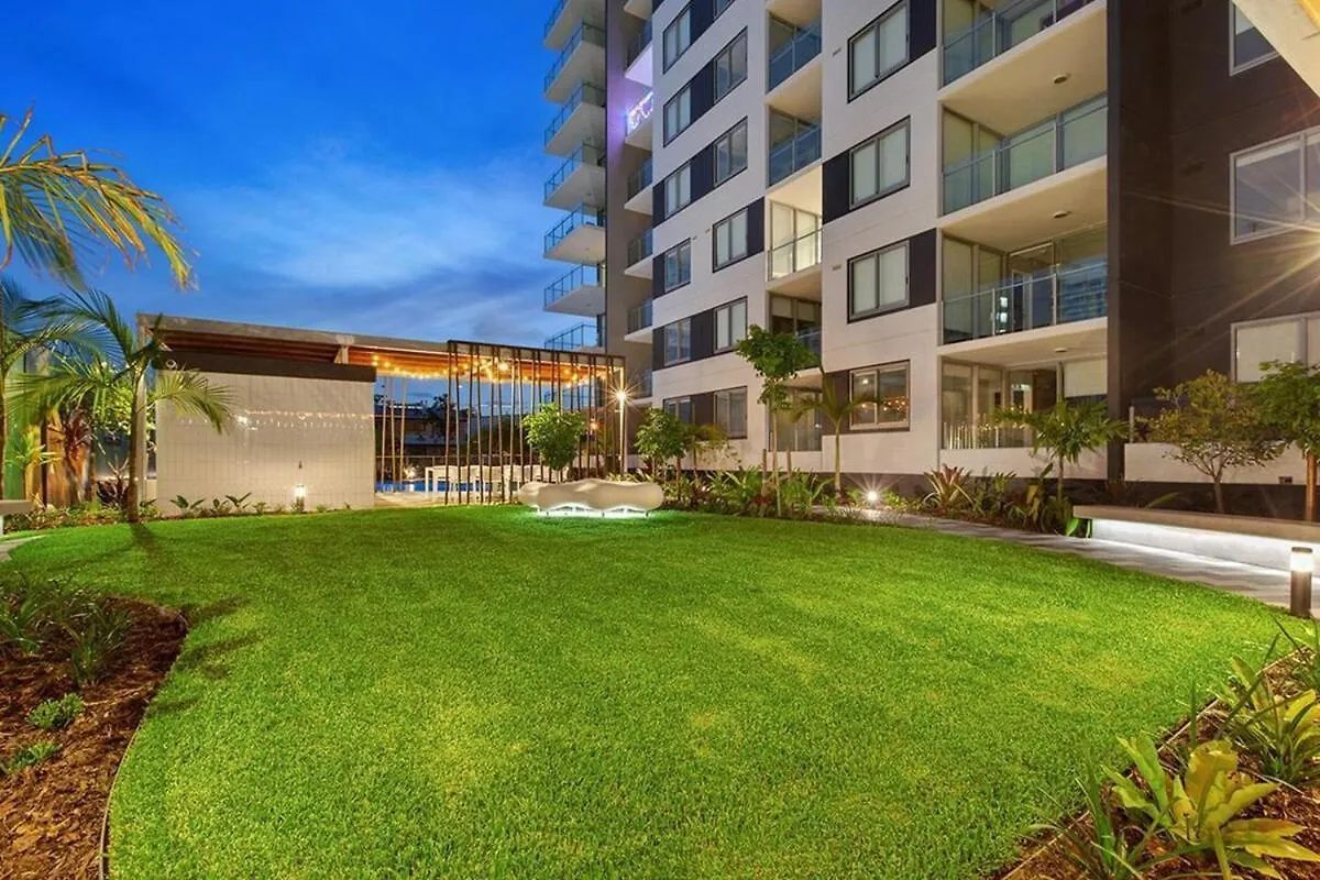 Luxury 2 Bedroom Apt Near South Bank With Free Car Park, Pool, City Views And Sofa Bed Brisbane Australia