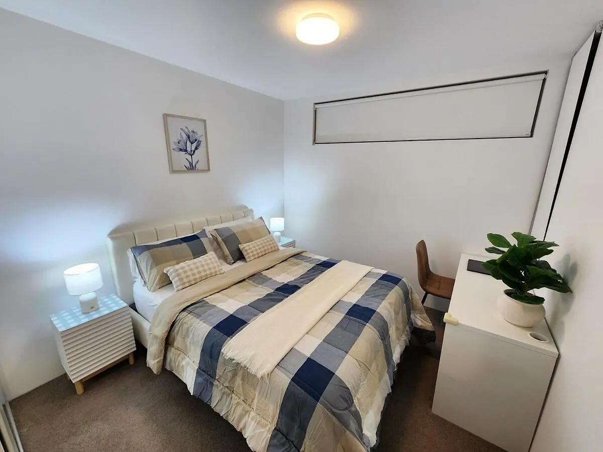 Luxury 2 Bedroom Apt Near South Bank With Free Car Park, Pool, City Views And Sofa Bed Brisbane Apartment