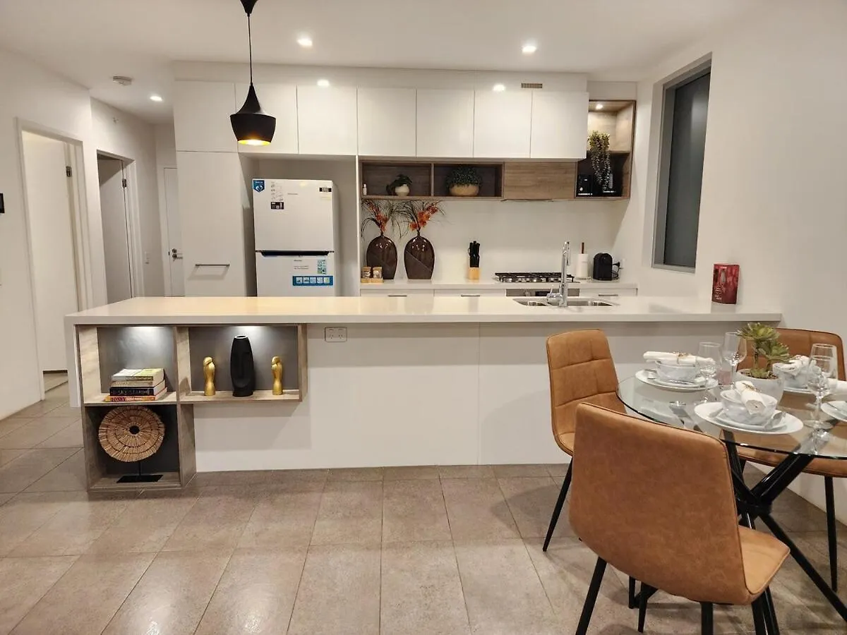Luxury 2 Bedroom Apt Near South Bank With Free Car Park, Pool, City Views And Sofa Bed Brisbane