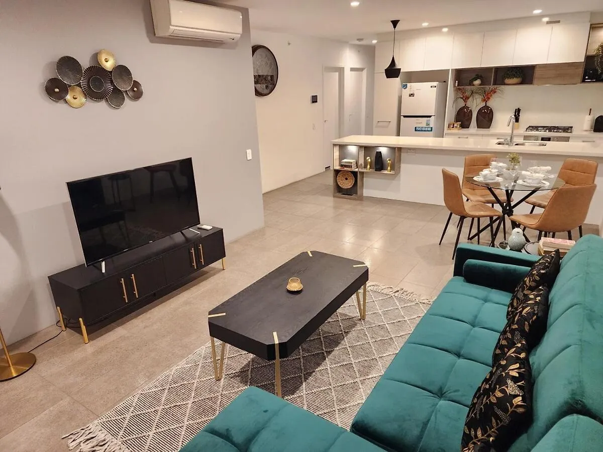 Luxury 2 Bedroom Apt Near South Bank With Free Car Park, Pool, City Views And Sofa Bed Brisbane
