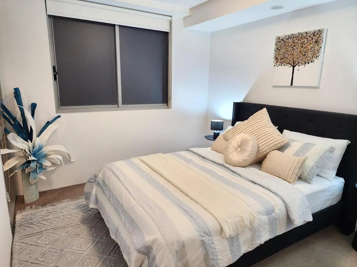 Apartment Luxury 2 Bedroom Apt Near South Bank With Free Car Park, Pool, City Views And Sofa Bed Brisbane